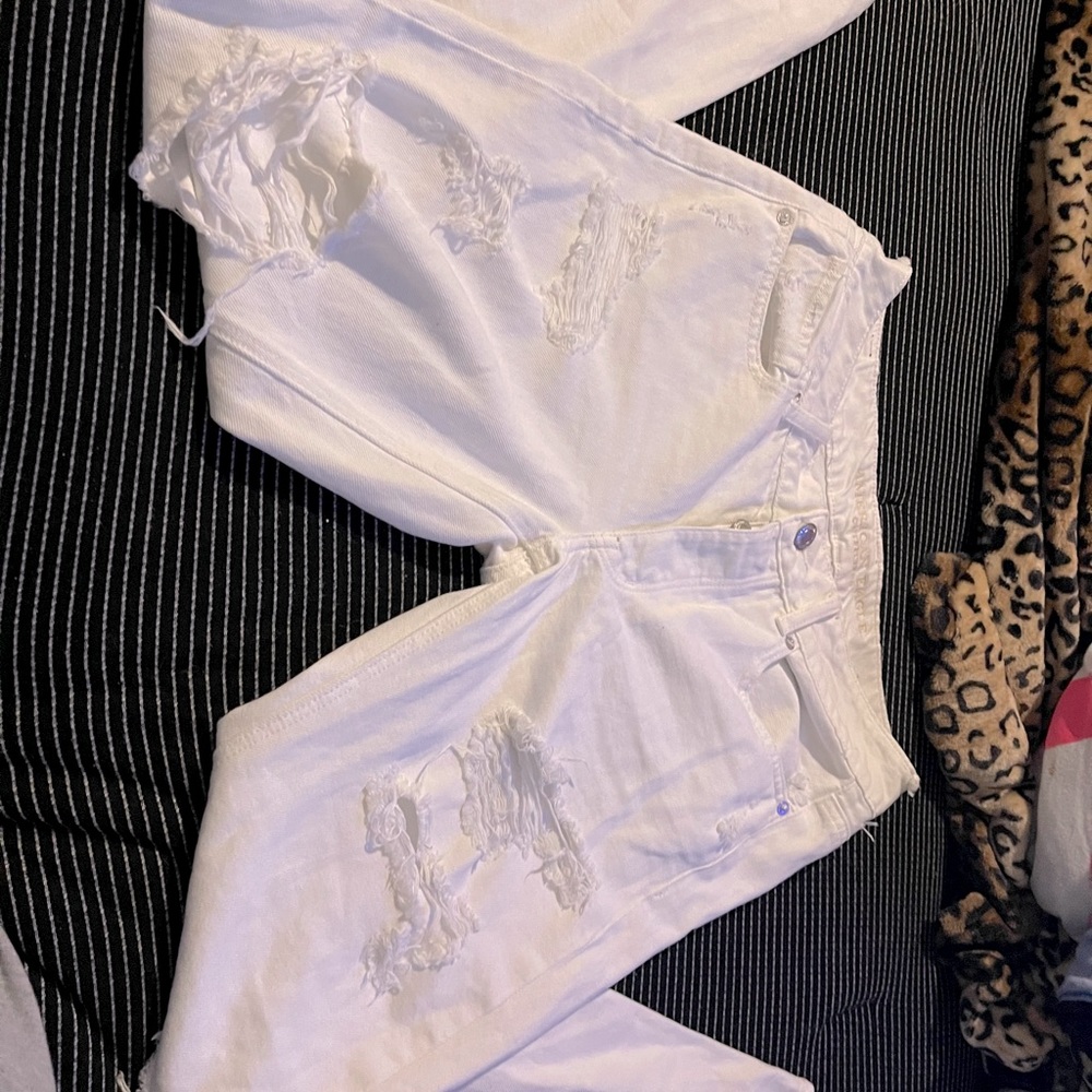 White American Eagle Mom Jeans